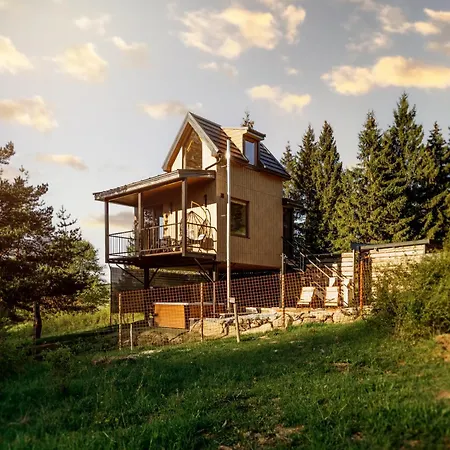 Buda 2 Lodge Komjatna